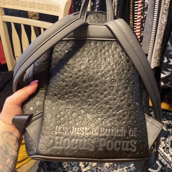 Hocus Pocus Loungefly 🎃 PRICE FIRM - Picture 5 of 16